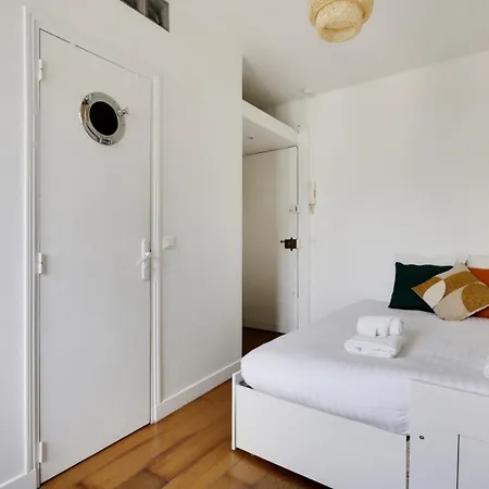 Canal St Martin Lovely شقة