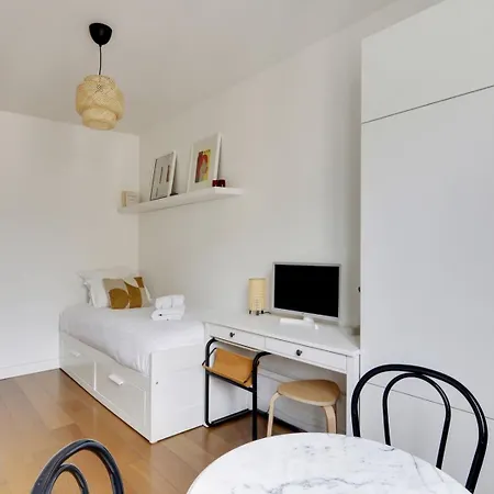 Canal St Martin Lovely باريس